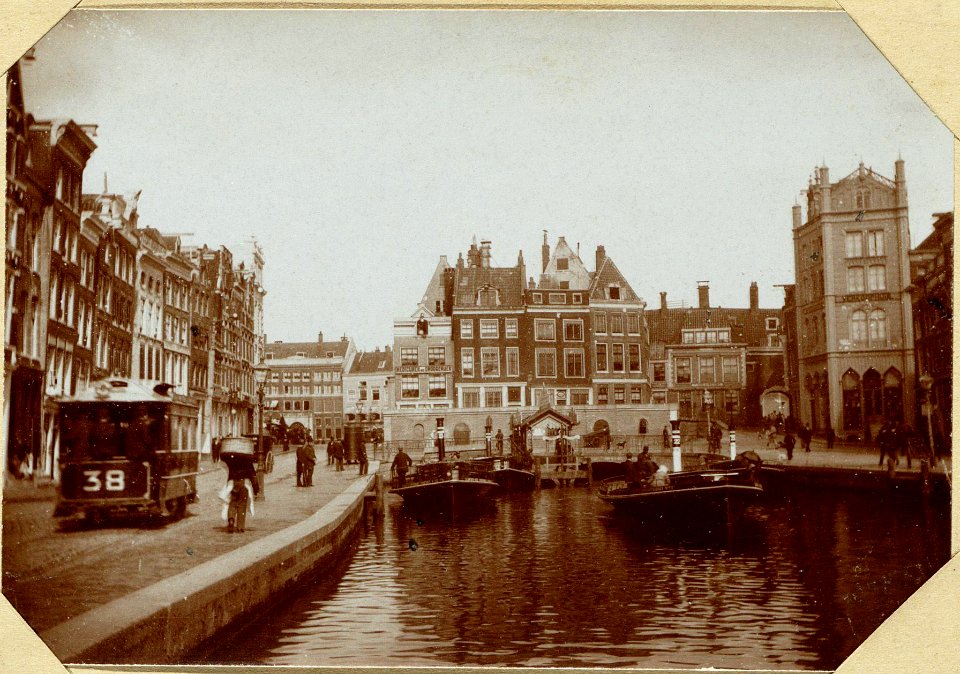 Het Rokin, ziende op de oude huizen aan het voormalige Beurspleintje - afgebroken