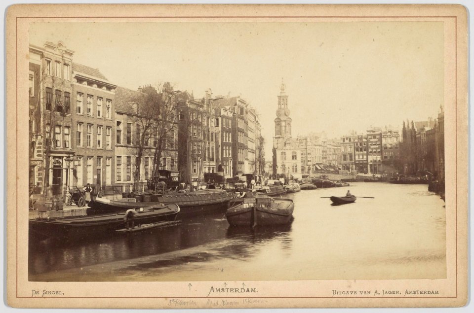 Het Singel gezien naar de Munttoren met het vernieuwde Muntgebouw-002