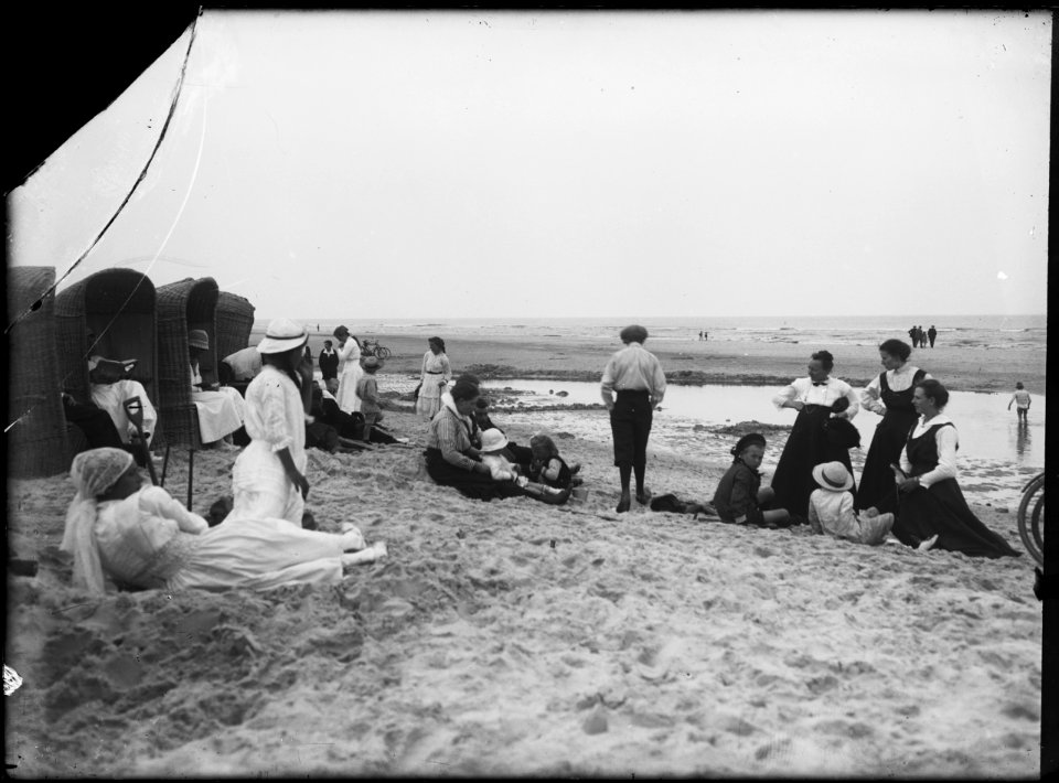 Het strand naar het noord-westen gezien - Regionaal Archief Alkmaar - FO1400108