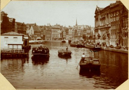 Het Rokin, ziende op het voormalige badhuis en haven stoombootlijn Rokin-Schollebrug