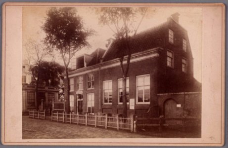 Het voormalige café de Bere Bijt aan de Amsteldijk bij de ingang van de latere Tweede Jan van der Heijdenstraat