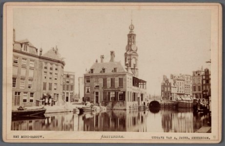 Het Singel gezien naar de Munttoren en het Muntgebouw