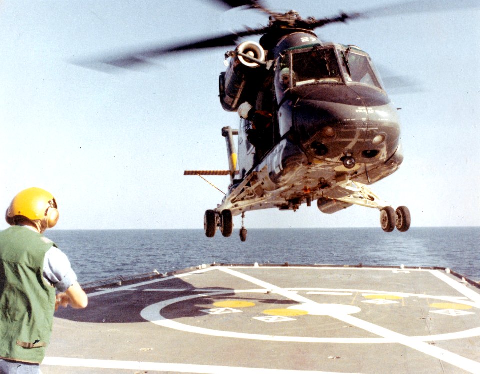 HH-2D Seasprite approaches USS W.S. Sims (DE-1059) during flight deck strength tests in September 1970