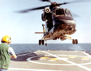 HH-2D Seasprite approaches USS W.S. Sims (DE-1059) during flight deck strength tests in September 1970
