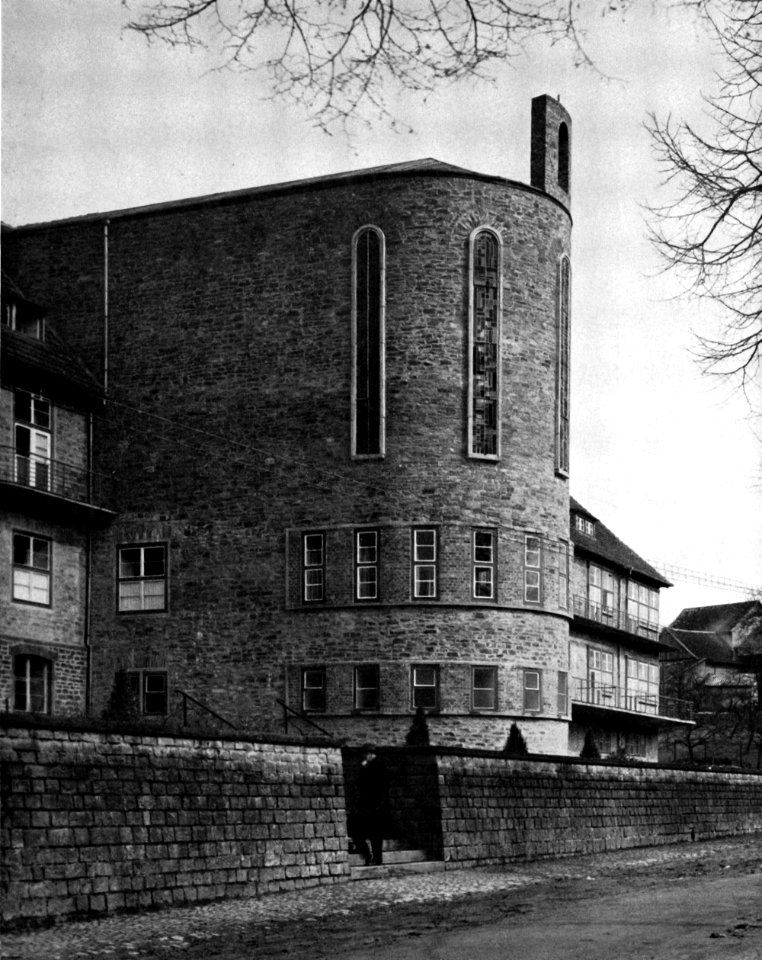 Herzjesu lindlar by hugo schmoelz