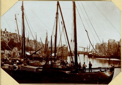 Het Damrak vóór de Demping, ziende van de Papenbrug naar de Oudenbrug-001 photo