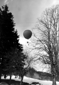 Herunterziehen des Fesselballons mittels der Laufrolle - CH-BAR - 3238375