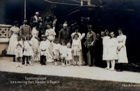 Herzog Carl Theodor in Bayern mit familie photo