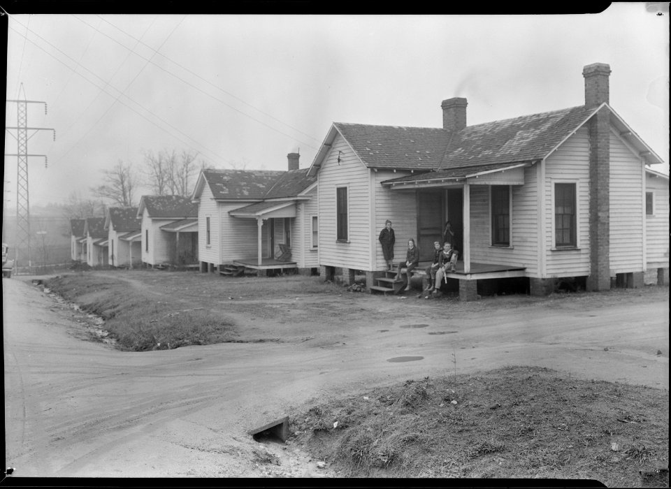 High Point, North Carolina - Housing. Homes in company-owned mill village of Pickett Yarn Mills - High Point, North... - NARA - 518538