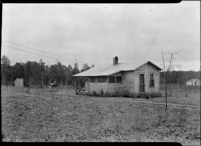 High Point, North Carolina - Housing. Homes of skilled furniture workers in Tomlinson Chair Mfg. Company, High Point... - NARA - 518525