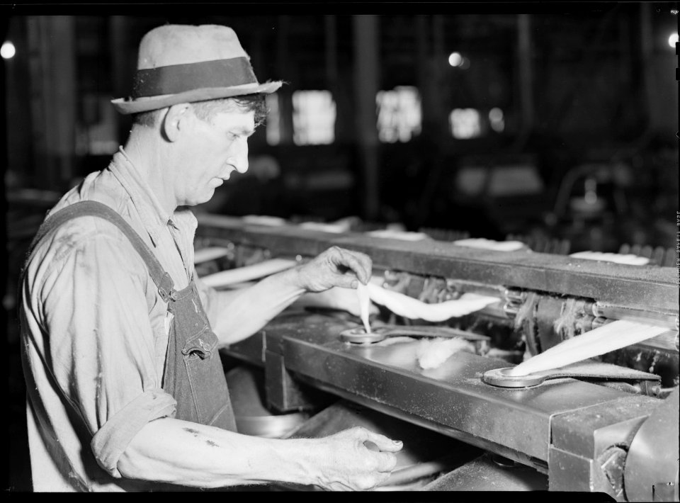 High Point, North Carolina - Textiles. Pickett Yarn Mill. Drawing hand - front view - semi-skilled - man in normal... - NARA - 518504