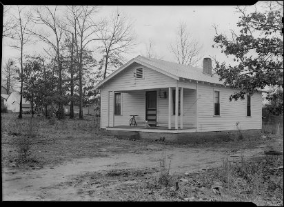 High Point, North Carolina - Housing. Homes of skilled furniture workers in Tomlinson Chair Mfg. Company, High Point... - NARA - 518524