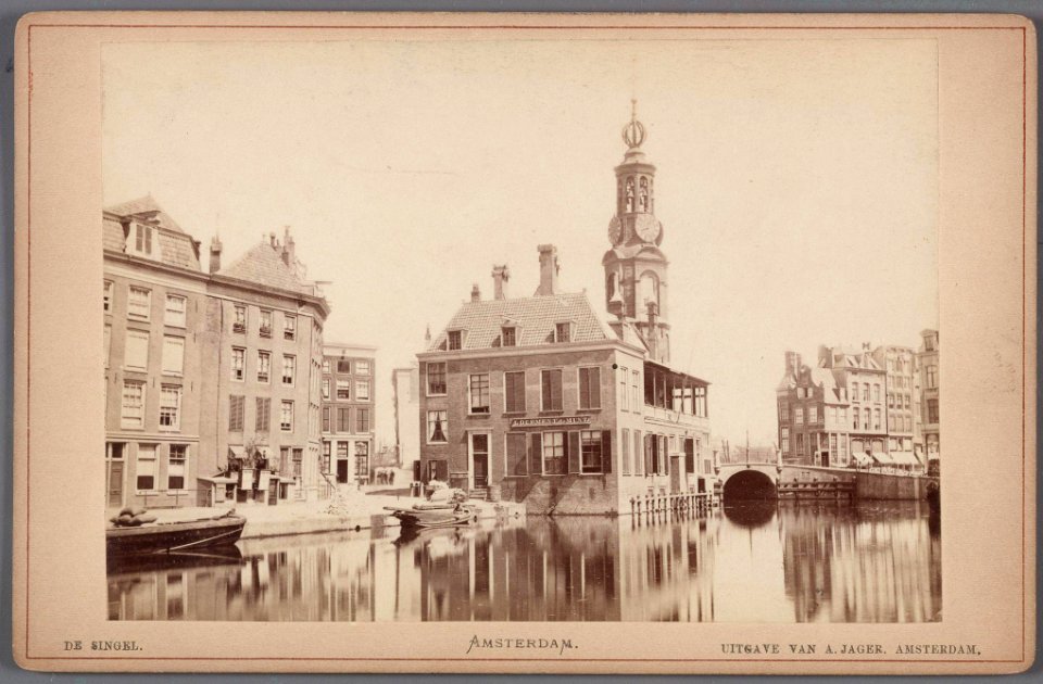 Het Singel gezien naar de Munttoren vóór de sloop van het Muntgebouw in 1884