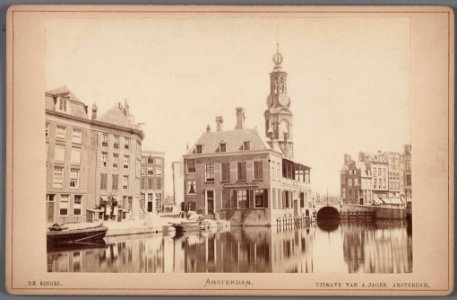 Het Singel gezien naar de Munttoren vóór de sloop van het Muntgebouw in 1884