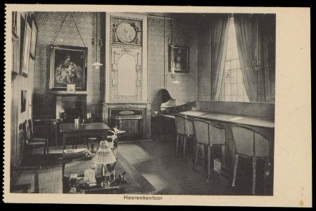 Het herenkantoor van het rooms katholieke Maagdenhuis Spui 21. Uitgave Brinio, Rotterdam, Afb PBKD00354000035