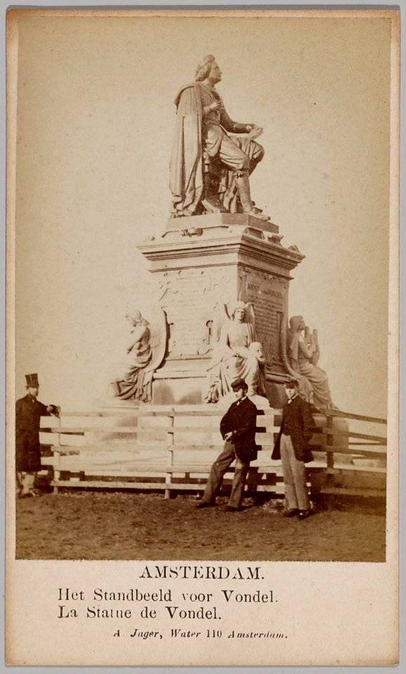 Het Standbeeld voor Vondel. La Statue de Vondel