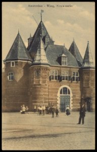 Het Waaggebouw, Nieuwmarkt 4. Uitgave Brouwer & De Veer, Amsterdam. Verso stempel verzameling C. Spook, Afb PBKD00306000008