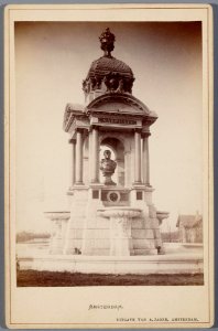 Het monument voor Samuel Sarphati in het Sarphatipark