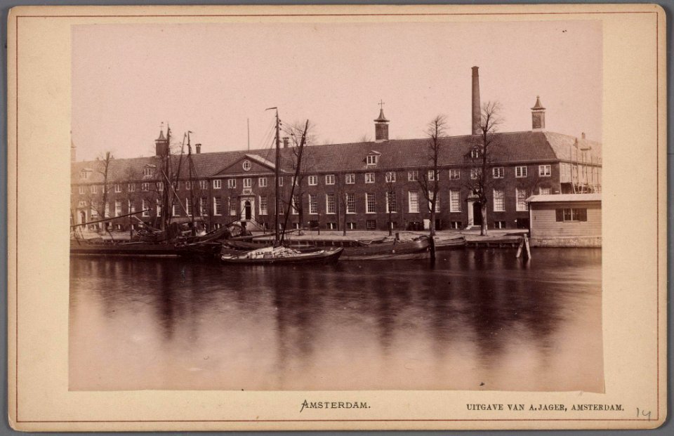 Het Nederduits-Hervormd Diaconie Oude Vrouwen- en Mannenhuis, Amstel 51