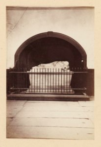Het praalgraf van Jan Hendrik van Kinsbergen in de Nieuwe Kerk op Dam 12. Half-stereofoto