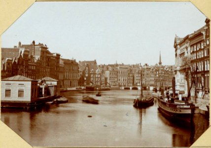 Het Rokin, ziende op het voormalig Badhuis naar de Langebrug