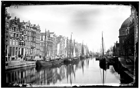 Het Singel gezien in de richting van de Brouwersgracht en de Haarlemmersluis photo