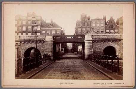 Het spoorwegviaduct voor de Buiten Oranjestraat, aangelegd vanaf 1872-001 photo
