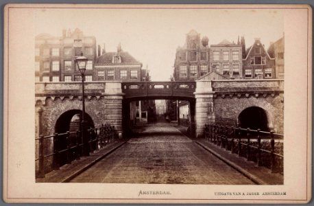 Het spoorwegviaduct voor de Buiten Oranjestraat, aangelegd vanaf 1872-001