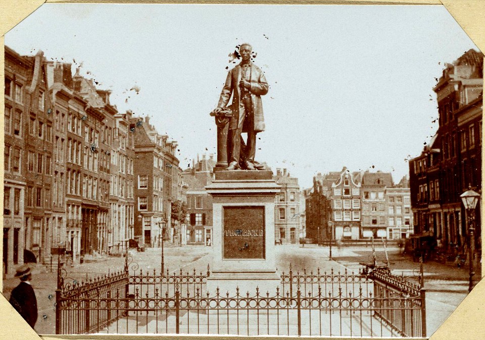 Het Standbeeld van Thorbecke op het Thorbeckeplein