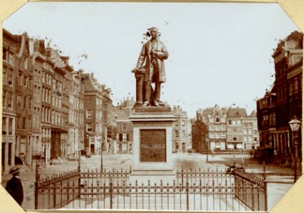 Het Standbeeld van Thorbecke op het Thorbeckeplein