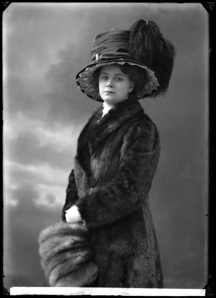 Hildur Lithman, actor, undated portrait - SMV - GL116