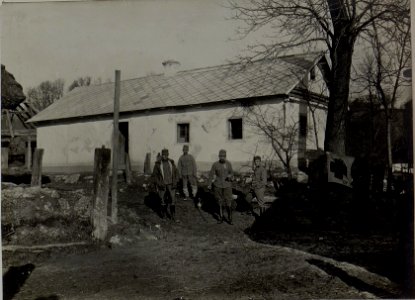 Hilfsplatz und Marodenzimmer. F.J.Baon Nro.28. Aufgenommen in Krutniew am 3. Februar 1916. (BildID 15454020)