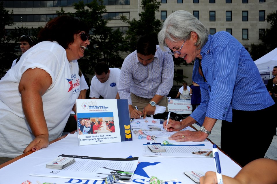 HHS Secretary Sebelius stops by a DC Cares volunteer event on Sunday September 11th to honor the 10th anniversary of September 11, 2001
