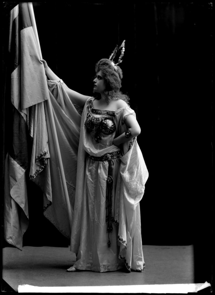 Hildi Waernmark in the revue Hoppmans äventyr at Folkteatern 1908 - SMV - GV001
