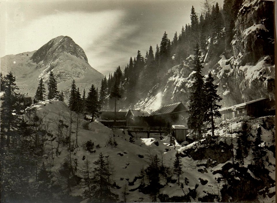 Hilfsplatz, Bade- und Entlausungsanstalt auf Duple Planina, im Hintergrunde der Smogar. (BildID 15469243)
