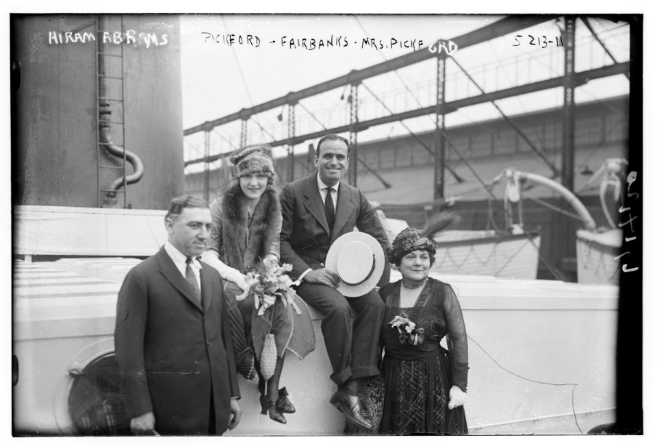 Hiram Abrams, (Mary) Pickford - (Doug) Fairbanks - Mrs. Pickford LCCN2014710765