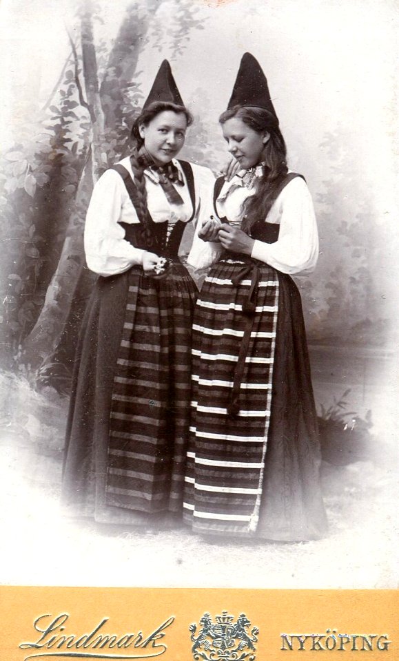 Hilda Widner & Gerda Andersson c 1894