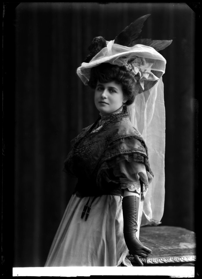 Hildi Waernmark, actor, portrait 1908 - SMV - GV003