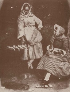 Hill und Adamson - Auf die Boote wartend. Fischerweiber aus Newhaven (2) (Zeno Fotografie)
