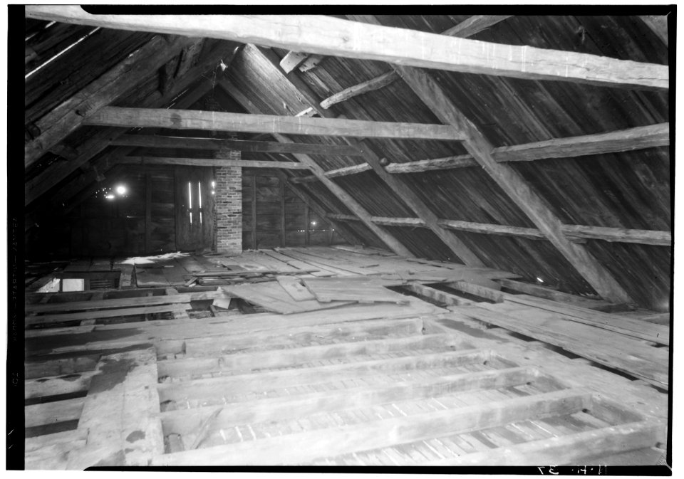Historic American Buildings Survey L. C. Durette, Photographer ATTIC LOOKING EAST - Doe Garrison, Lamprey River and Great Bay, Newmarket, Rockingham County, NH HABS NH,8-NEWM,1-39