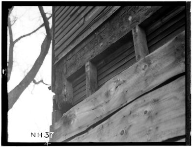 Historic American Buildings Survey L. C. Durette, Photographer DETAIL SOUTH EAST CORNER POST AND SECOND FLOOR GIRT - Doe Garrison, Lamprey River and Great Bay, Newmarket, Rockingham HABS NH,8-NEWM,1-8