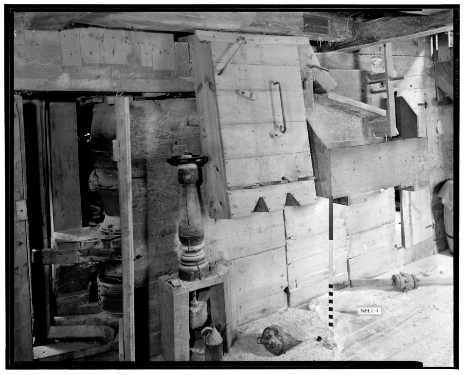Historic American Buildings Survey L. C. Durette, Photographer March 19, 1937 EAST ROOM FIRST FLOOR (MEAL ROOM) CHUTES, CORN MEAL BIN + SIEVE - Winnicut Grist Mill, Winnicut River, HABS NH,8-STRAT,1-4