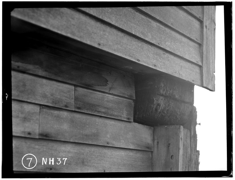 Historic American Buildings Survey L. C. Durette, Photographer NORTH WEST CORNER POST, 2d FLOOR - Doe Garrison, Lamprey River and Great Bay, Newmarket, Rockingham County, NH HABS NH,8-NEWM,1-11