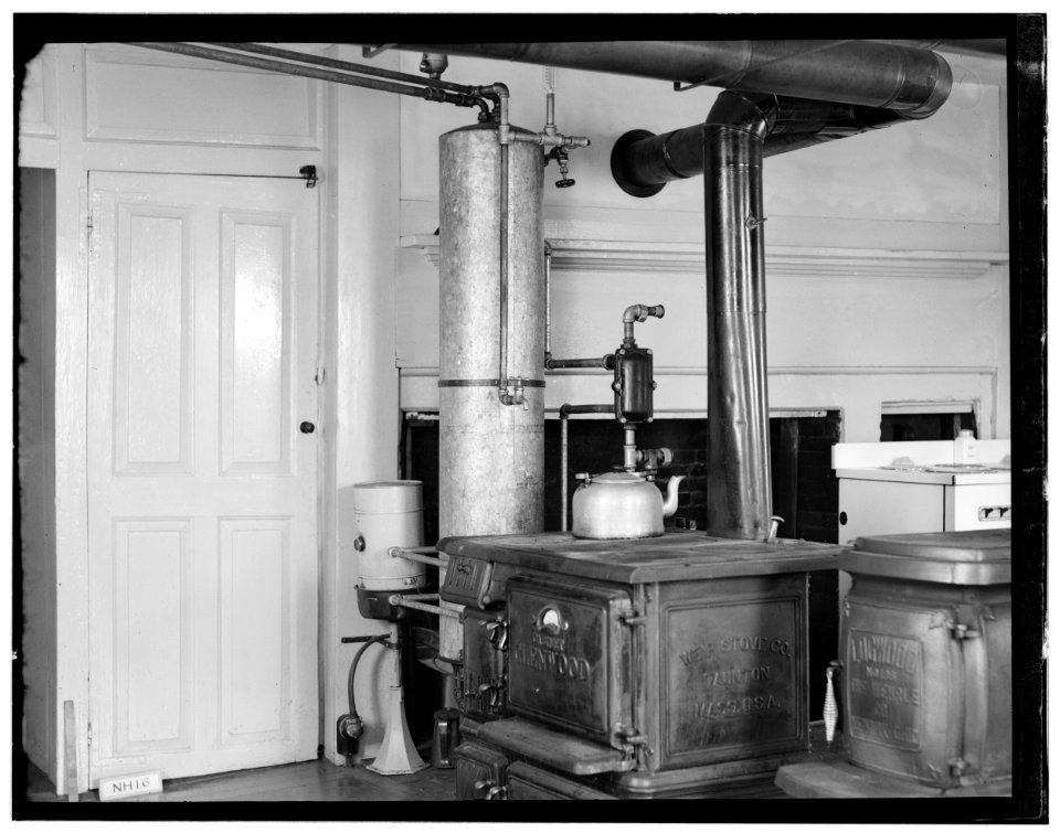 Historic American Buildings Survey L. C. Durette, Photographer October 1936 SOUTH WALL OF KITCHEN - Amos Seavey House, Beach Boulevard, Rye, Rockingham County, NH HABS NH,8-RY,1-13