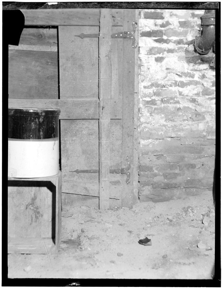 Historic American Buildings Survey L. C. Durette, Photographer September 1936 HINGES IN BASEMENT - Gilman Garrison, Water and Clifford Streets, Exeter, Rockingham County, NH HABS NH,8-EX,2-26