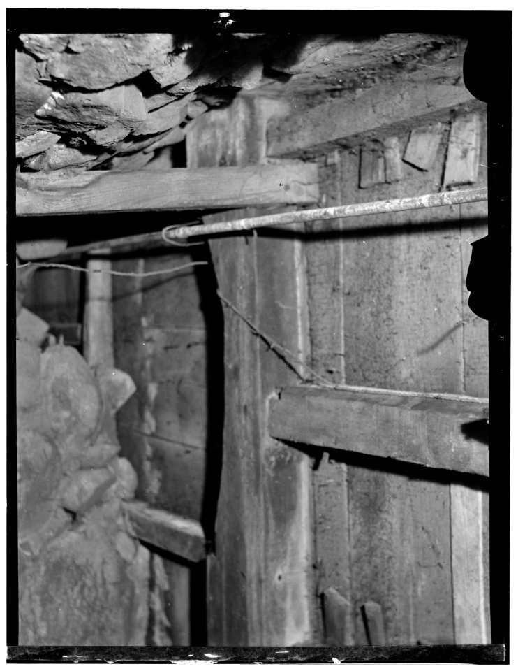 Historic American Buildings Survey L. C. Durette, Photographer September 1936 USED OVER BEAM WITH LAMB'S TONGUE BASEMENT (SEE DRAWING -11) - Gilman Garrison, Water and Clifford HABS NH,8-EX,2-25