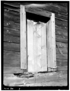 Historic American Buildings Survey L.C. Durette, Photographer EXTERIOR DETAIL OF WINDOW TRIM (FRONT) - Pioneer Cabin, Campton Station, Grafton County, NH HABS NH,5-CAMP.V,1-14