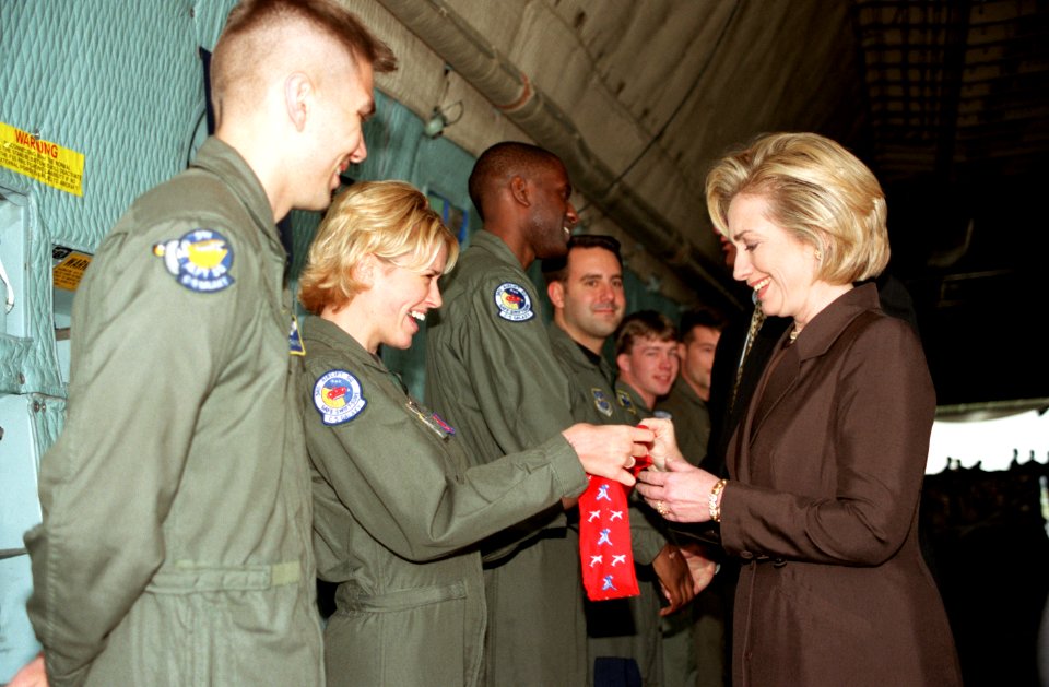 Hillary Rodham Clinton receives a memento from USAF Airman First Class Wendy Reeve
