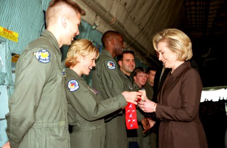 Hillary Rodham Clinton receives a memento from USAF Airman First Class Wendy Reeve
