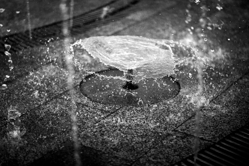 Splash fountain black and white